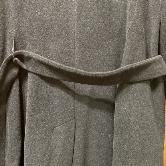 Calvin Klein black robe coat with a belt and two packets on the side used - Picture 10 of 16